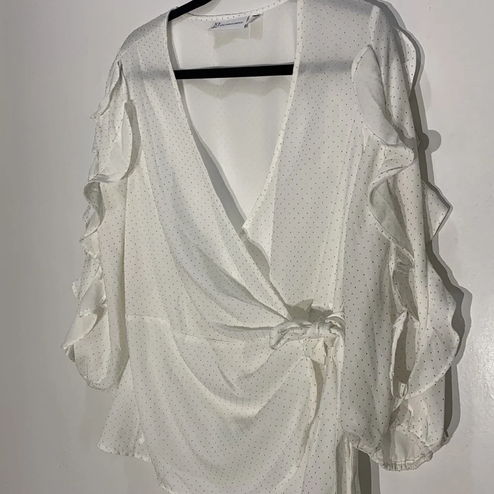 NY &C rap blouse size medium gold dot